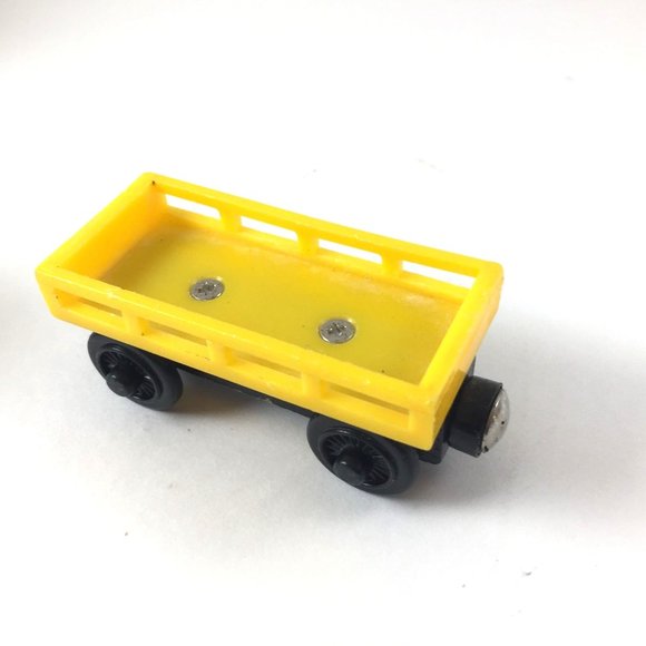 Vintage Thomas the Train Egg Car Magnetic Train Car - Picture 2 of 4